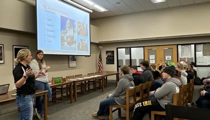 ICFB leaders meet with Williamsburg FFA