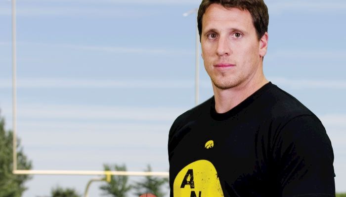 Pro Bowl Linebacker Chad Greenway Joins America Needs Farmers Team